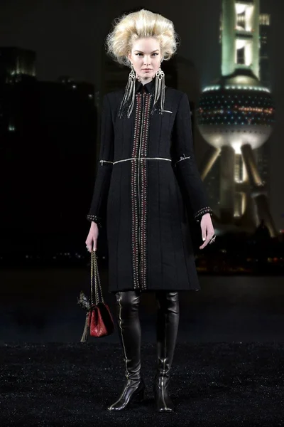 Look 19
